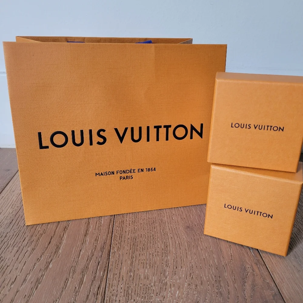 π― AUTHENTIC β¨οΈ Louis Vuitton Empty MINI Gift Boxes and Ribbon Set π - Picture 12 of 13